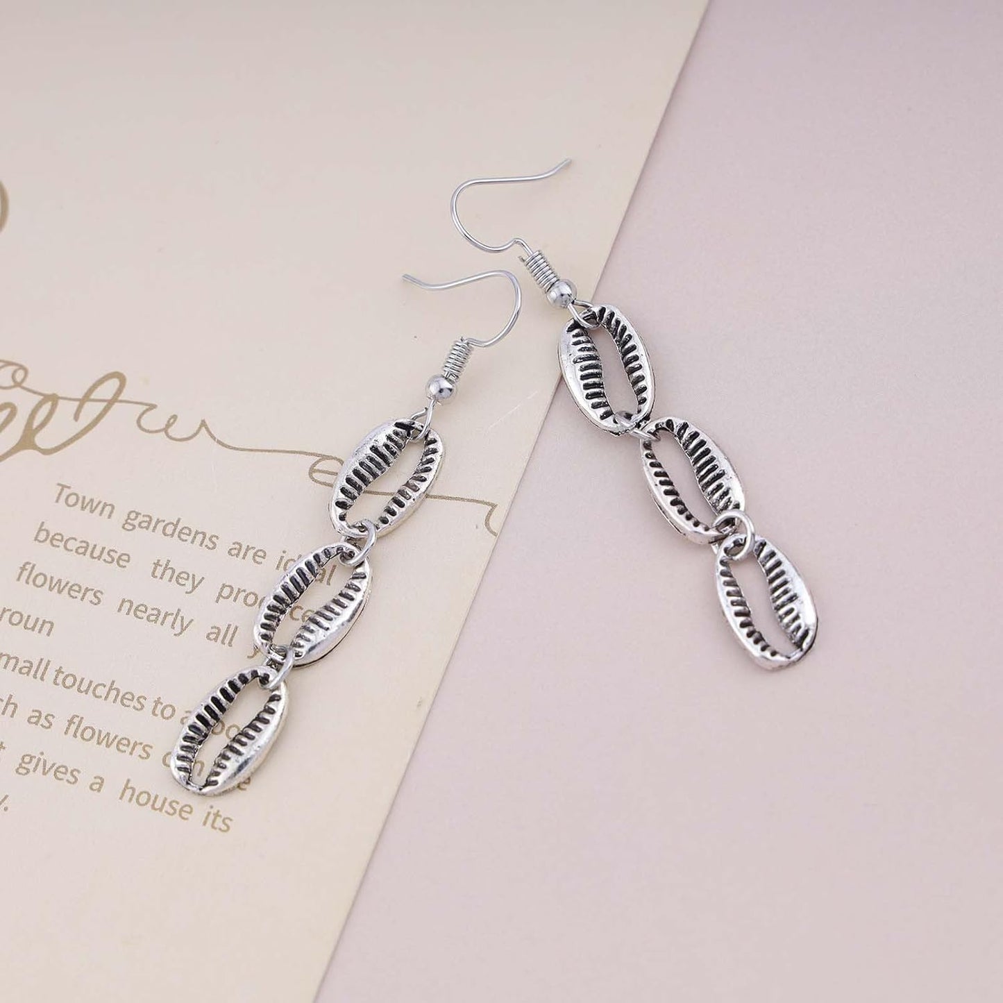 Boho Cowrie Shell Earrings Silver Shell Drop Earrings Vintage Sea Shell Earrings Long Metal Cowrie Earrings Jewelry for Women