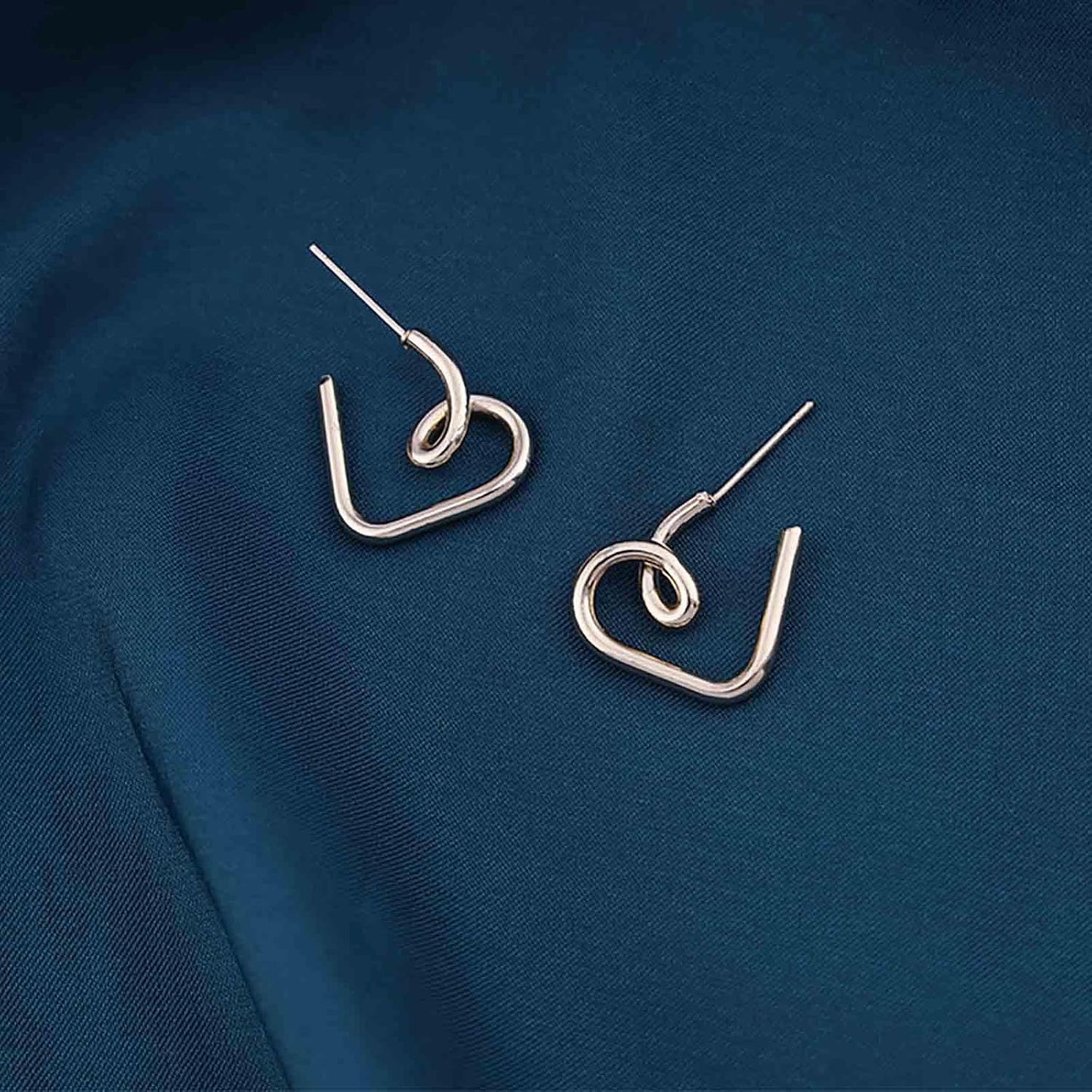 Vintage Heart Hoop Earrings Gold Heart Drop Earrings Hollow Love Heart Earrings Minimalist Heart Stud Earrings Jewelry for Women