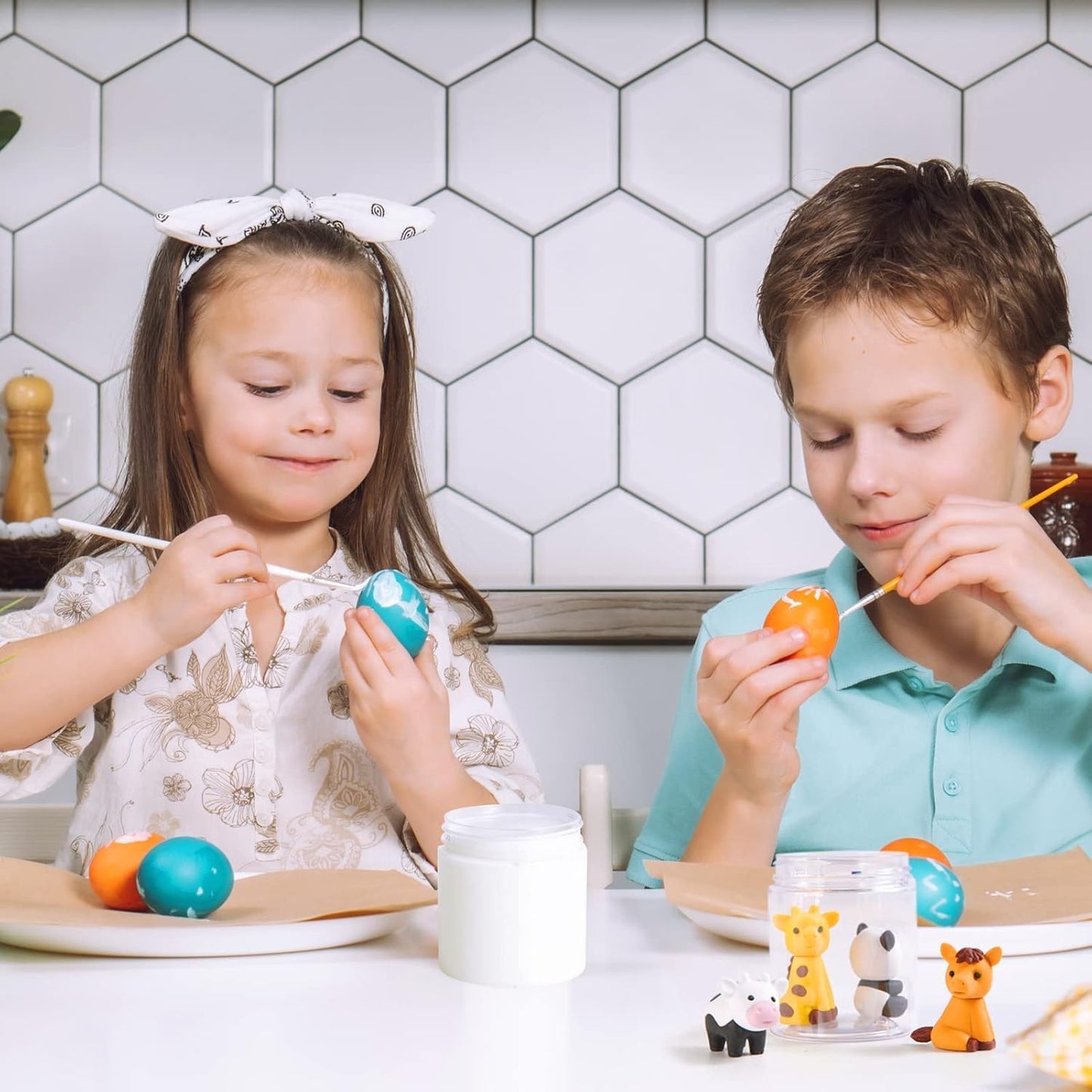 48 Pack 8 OZ Plastic Jars Round Clear Cosmetic Container Jars with Lids, Eternal Moment Plastic Slime Jars for Lotion, Cream, Ointments, Makeup, Eye shadow, Rhinestone, Samples, Pot, Travel Storage