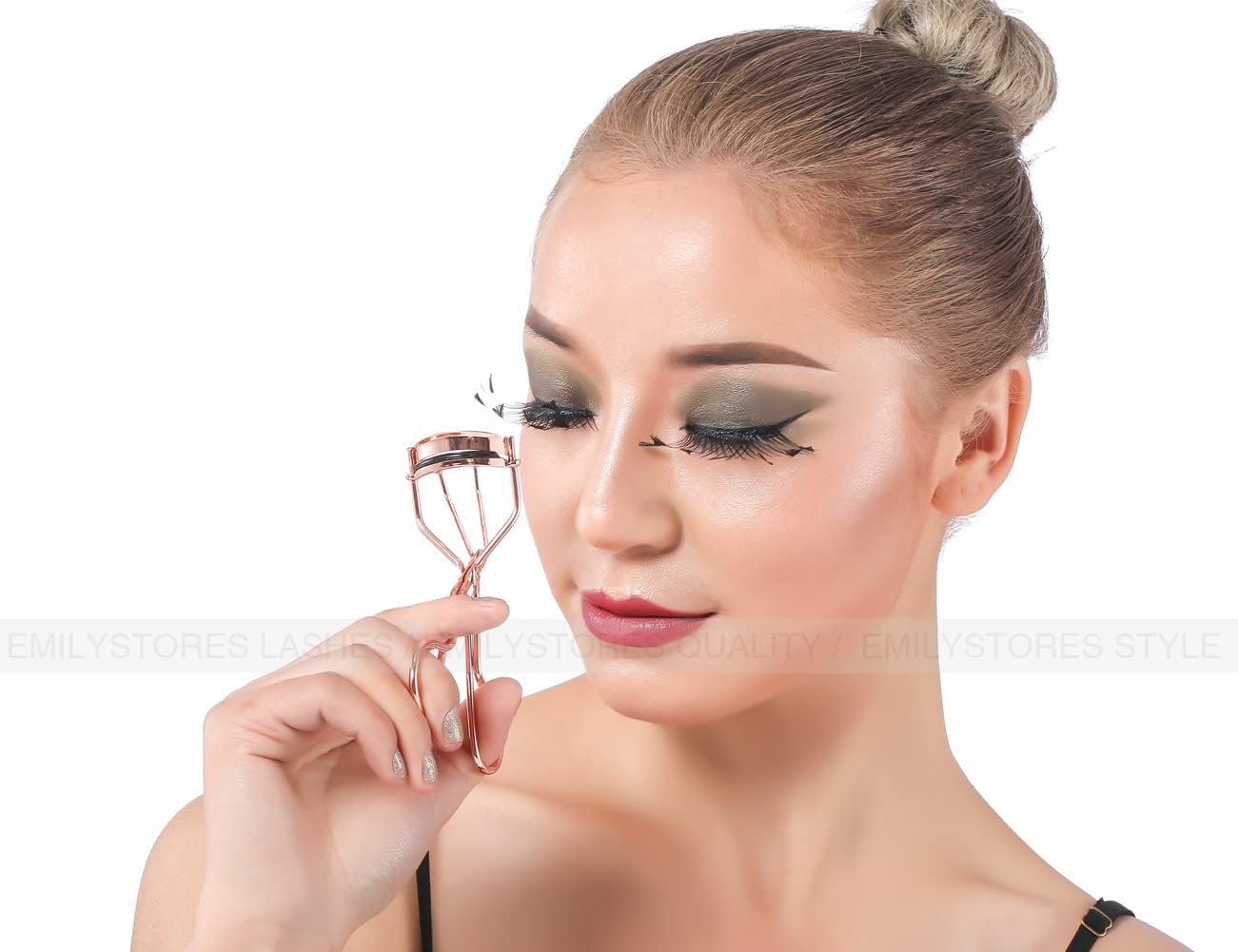 Professional Makeup Tool for Eyelashes with 2 Replacement Silicone Refill Pads Pinch Pain Free Metal Eyelash Curler 1PC, Golden Color