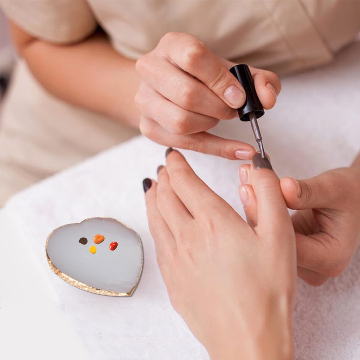 Nail Polish Palette, 2Pcs Resin Nail Art Palette, Nail Painting Mixed Color Palettes, Gold Edge Makeup Mixing Tray, Nail Supplies For Nail Techs, Nail Art Display Board(Love)