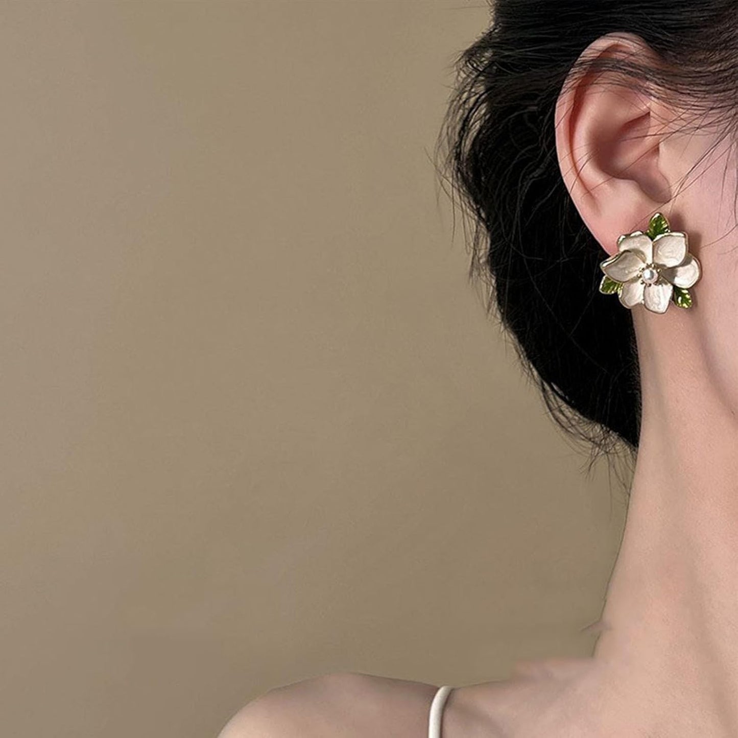 Unique Blue Flower Earrings Studs Vintage Floral Petal Earrings Statement French Blue Iris Flower Earrings Studs Bridal Wedding Prom Earrings Jewelry for Women