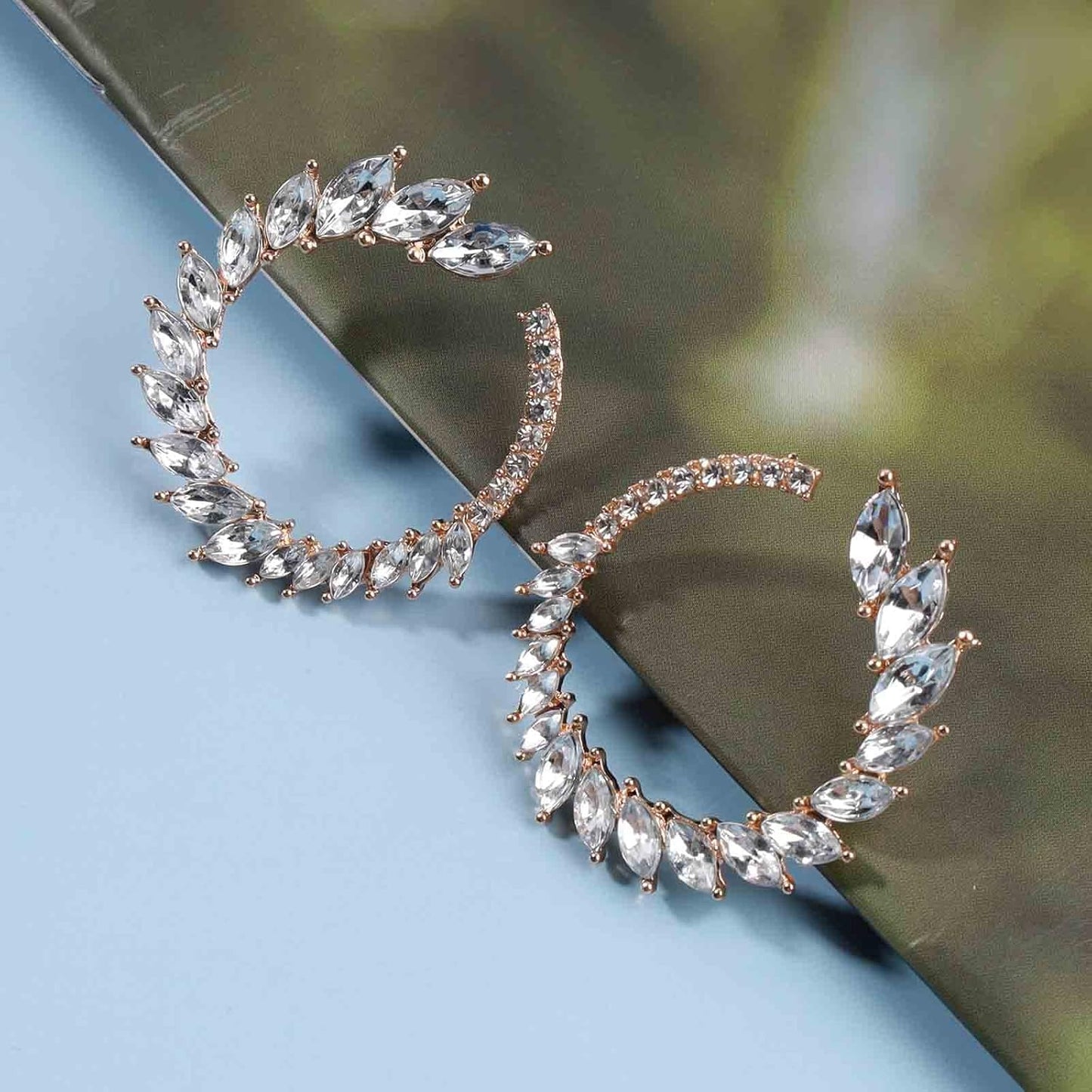 Vintage Rhinestone Hoop Earrings Gold Round Circle Studs Earrings Bright Crystal Earrings Bling Wedding Earrings Jewelry for Women and Girls