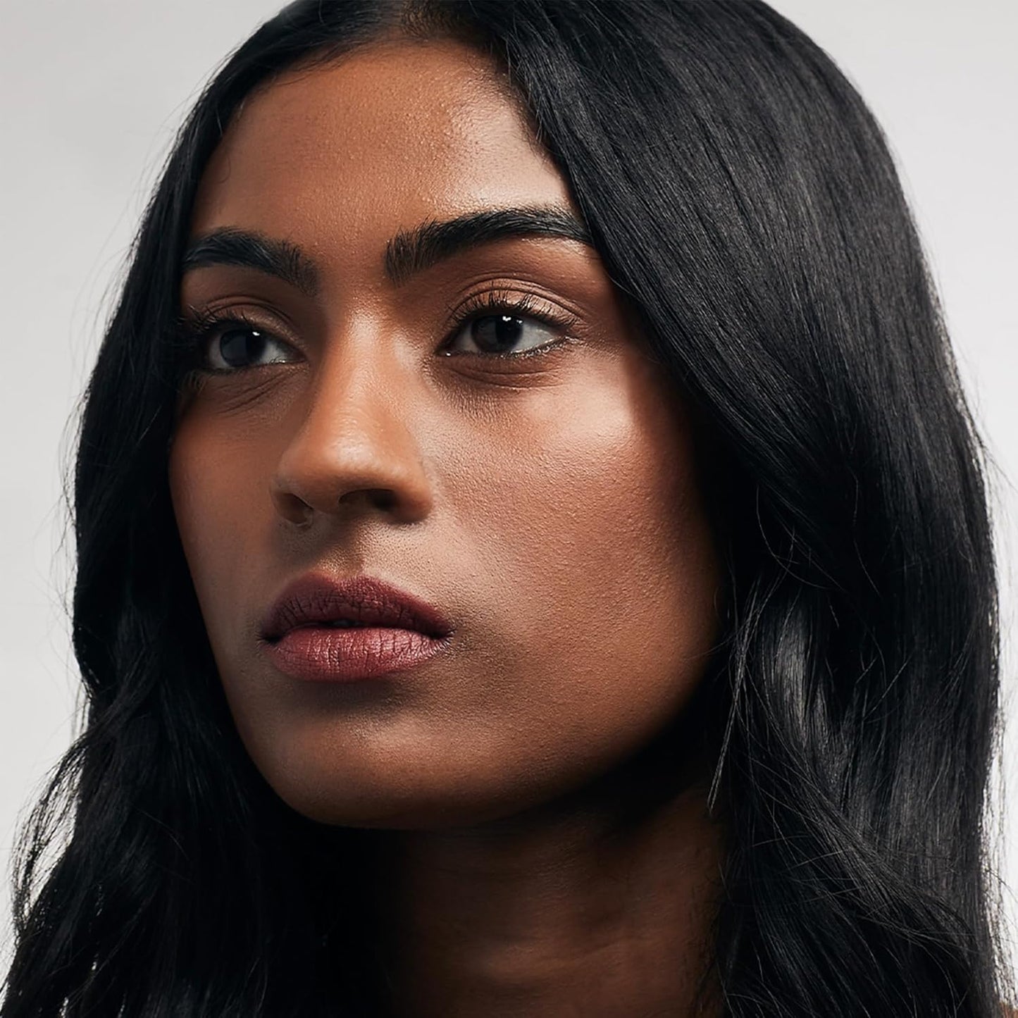 VASANTI Matte Crush Lipstick Pencil – Rosy Pout Medium Pink Brown – Soft, Velvety Matte Finish, Waterproof, Smooth Application – Natural, Vegan, Paraben-Free Lip Color