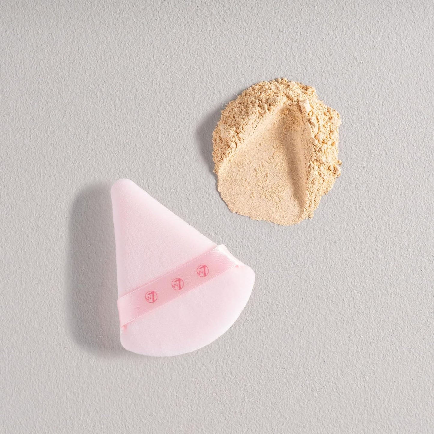 W7 Banana Dreams Application Set - Yellow-Toned Loose Setting Face Powder & Triangle Precision Powder Puff